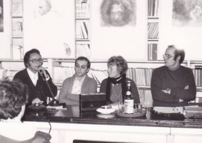 Giorgio Antonucci, Dacia Maraini, Vanni Tadolini e Giuliano Campioni al dibattito sulla psichiatria alla libreria Croce a Roma nel 1975